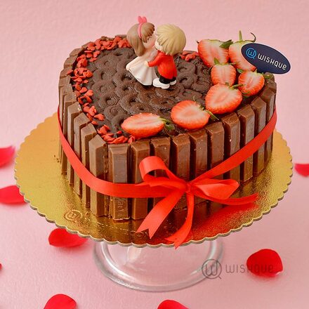 Valentine Kiss KitKat Chocolate Cake Copy