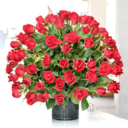 100 Red Roses in a Vase